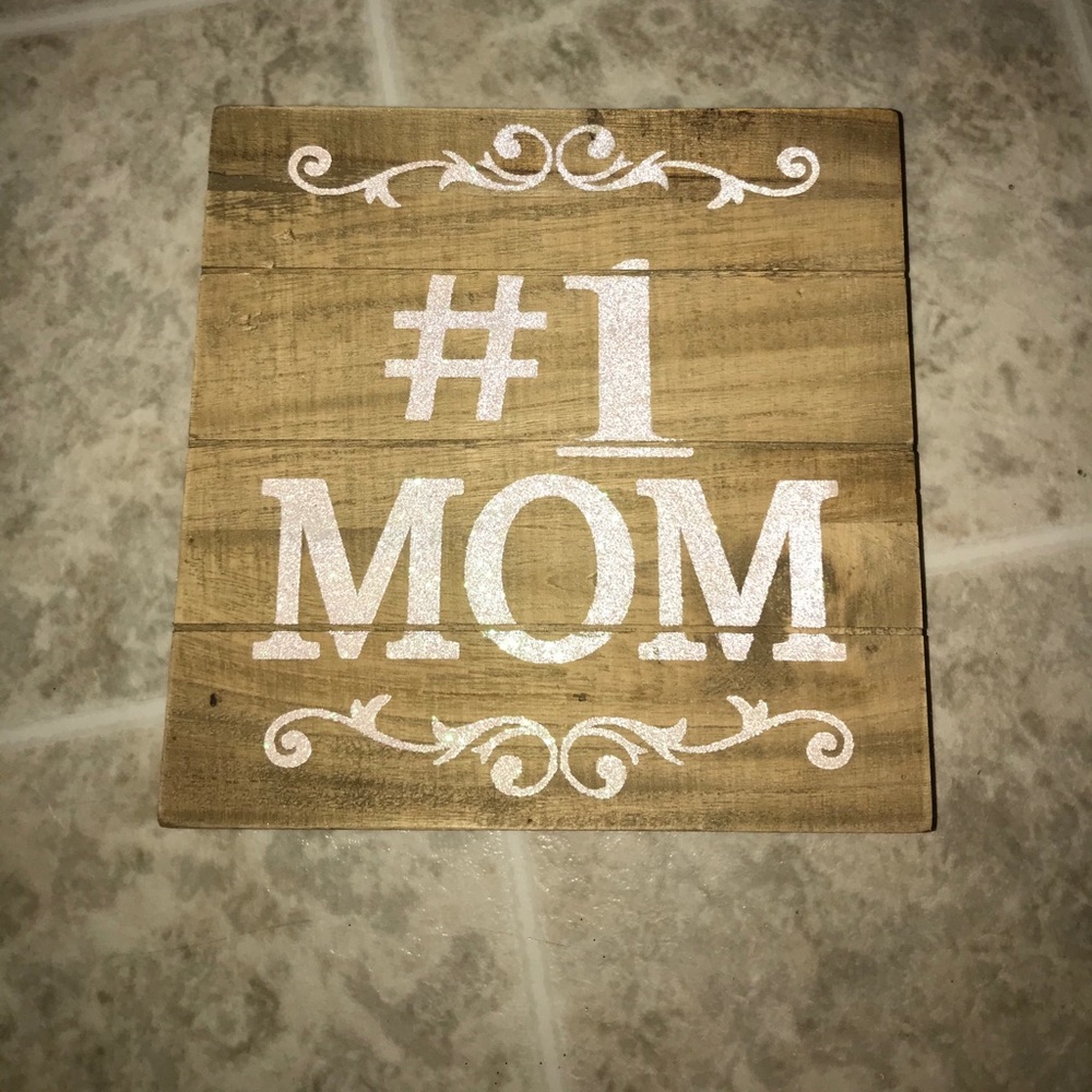 Number 1 mom sign